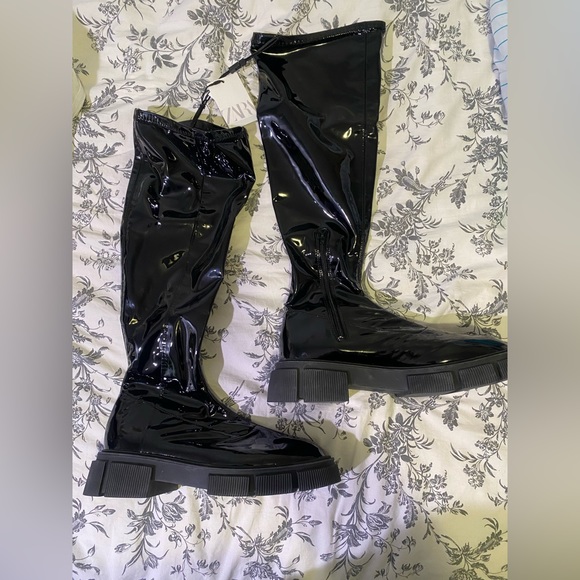 Zara Stretch Black High Shaft Patent Finish Boots - Picture 9 of 11